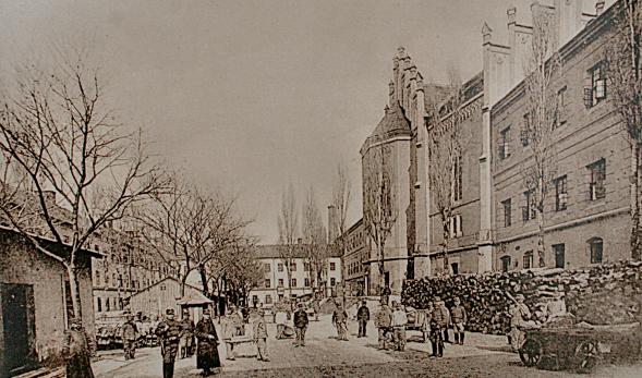 Az egykor Mária Terézia által nemes ifjak kollégiumának épített intézet ma a Váci Fegyház és Börtönnek ad otthont