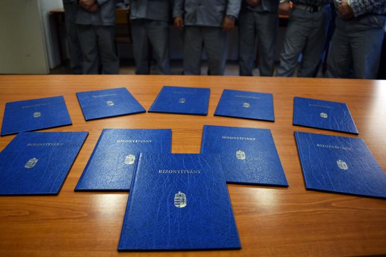 10 fogvatartott szerzett bizonyítványt.